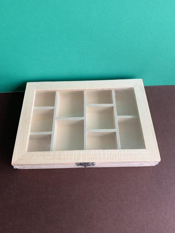 Box with compartments 1