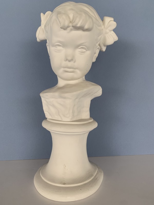 Girl head pedestal