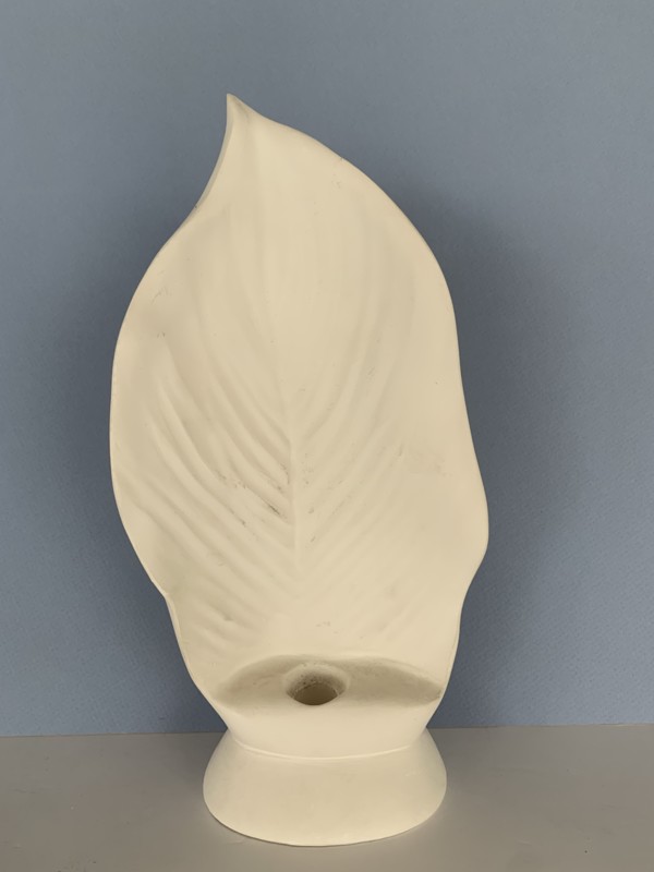 Leaf candle holder